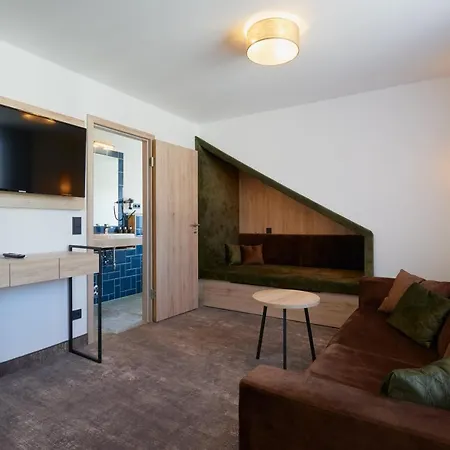 Schneider 4*