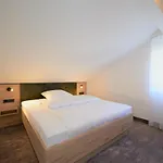 Schneider 4*