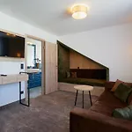 Schneider 4*